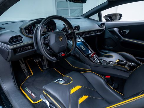 Used 2022 Lamborghini Huracan EVO RWD image 31