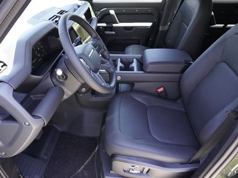 New 2026 Land Rover Defender 130 X-Dynamic SE AWD/4WD image 19