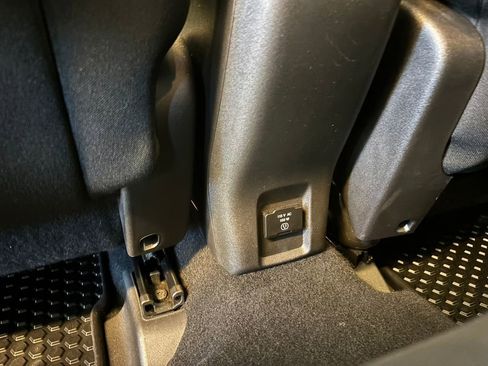 Used 2017 Jeep Renegade Altitude AWD/4WD image 20
