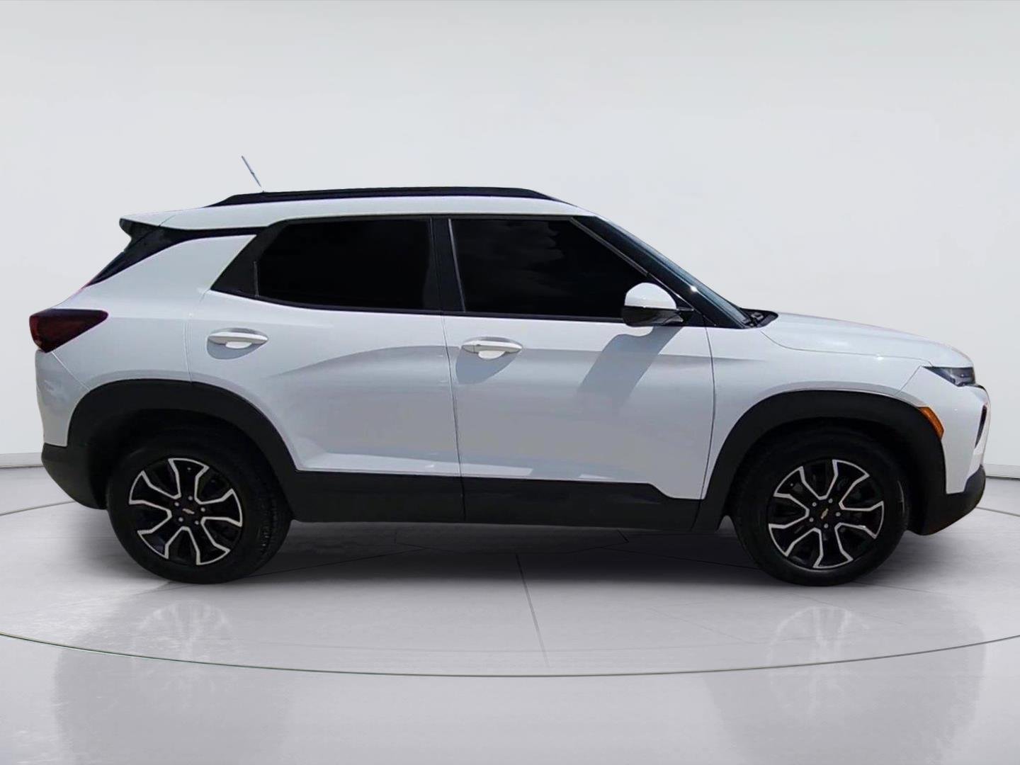 Certified 2021 Chevrolet TrailBlazer ACTIV w/ Sun and Liftgate Package FWD image 9