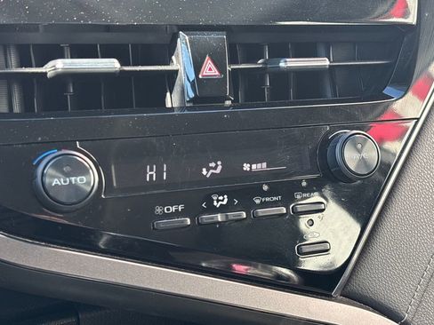 Used 2021 Toyota Camry SE image 11