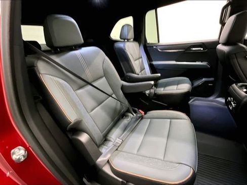 Used 2025 GMC Acadia AT4 w/ Luxury Package image 26