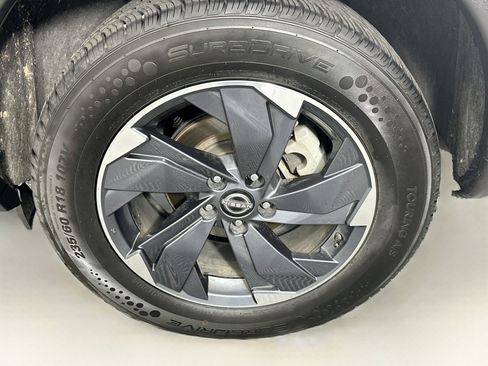 Used 2025 Nissan Rogue SV FWD image 11