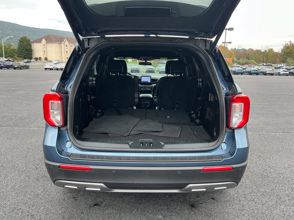 Used 2020 Ford Explorer XLT w/ Equipment Group 202A AWD/4WD image 11