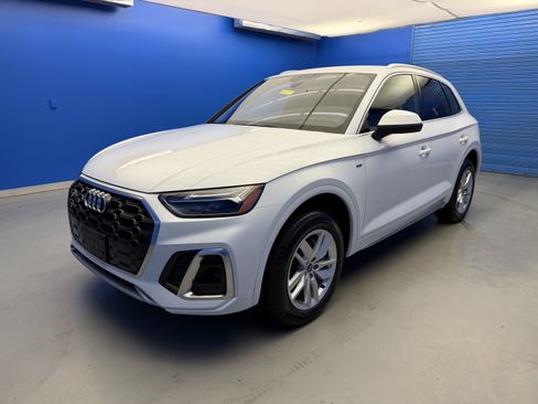 Used 2023 Audi Q5 2.0T Premium w/ Convenience Package AWD/4WD image 4