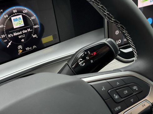 New 2025 Volkswagen Tiguan SE image 31