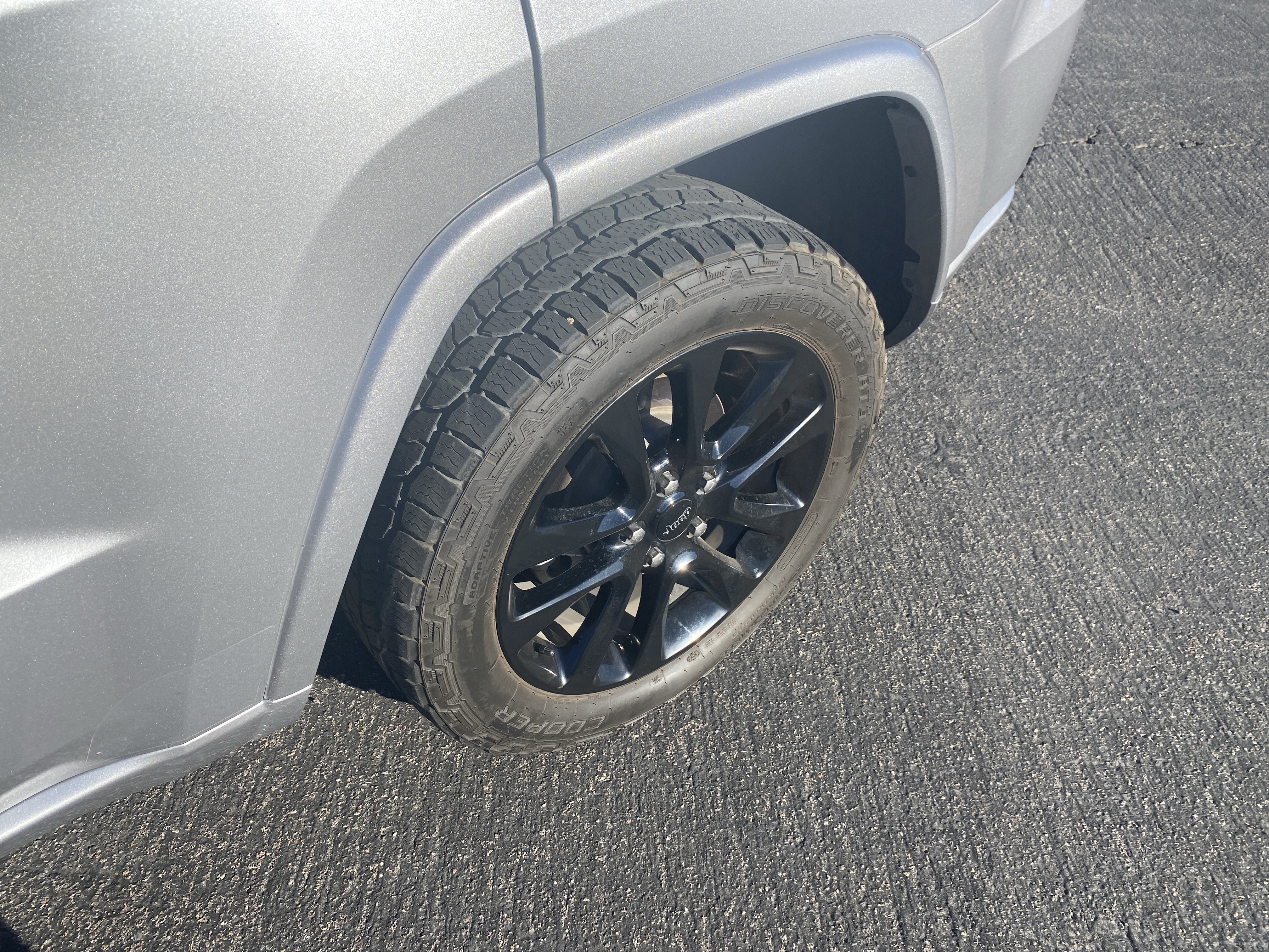 Used 2019 Jeep Grand Cherokee Altitude AWD/4WD image 19