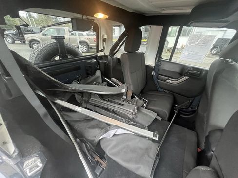 Used 2016 Jeep Wrangler Unlimited Sport w/ Power Convenience Group image 30