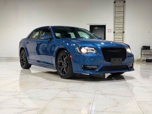 Used 2021 Chrysler 300 Touring L RWD image 4