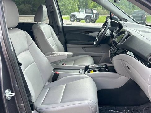 Used 2022 Honda Pilot Touring image 8