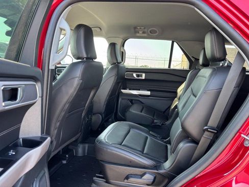 Used 2023 Ford Explorer XLT w/ Equipment Group 202A AWD/4WD image 14