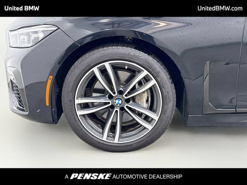 Used 2022 BMW 750i xDrive w/ Luxury Rear Seating Package AWD/4WD image 9