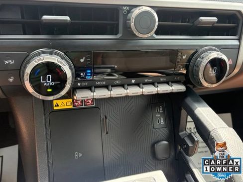 Used 2025 Toyota 4Runner Limited AWD/4WD image 18