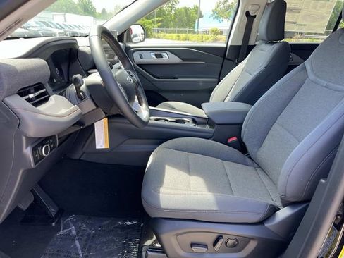 New 2025 Ford Explorer Active image 4