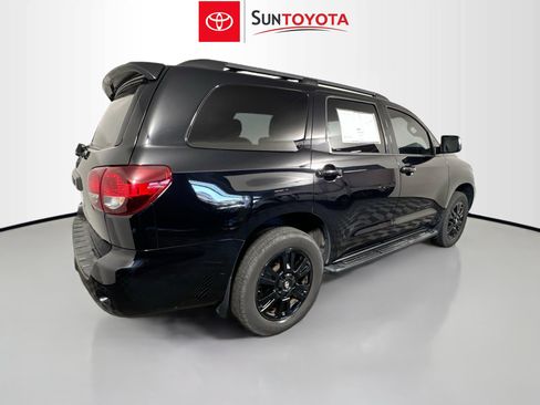 Used 2022 Toyota Sequoia TRD Sport image 4