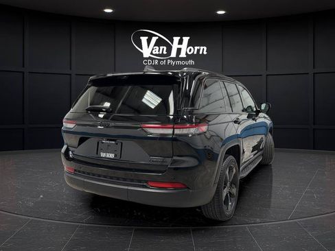 Certified 2024 Jeep Grand Cherokee Limited w/ Luxury Tech Group II AWD/4WD image 7
