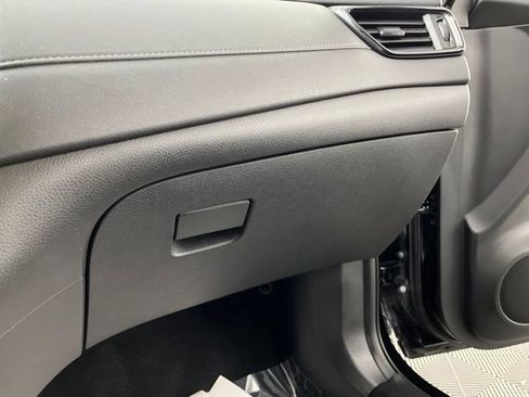 Used 2019 Nissan Rogue SV w/ Premium Package FWD image 37