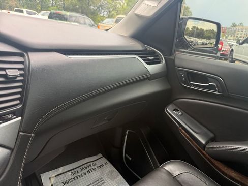 Used 2020 Chevrolet Suburban LT RWD image 25