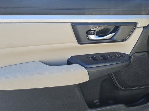 Used 2018 Honda CR-V LX image 10