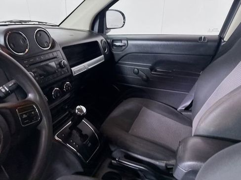Used 2017 Jeep Compass Sport image 10