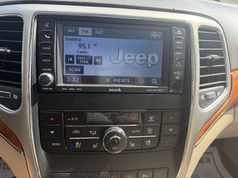 Used 2011 Jeep Grand Cherokee Overland AWD/4WD image 20