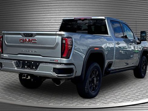 Used 2024 GMC Sierra 2500 AT4 w/ Technology Package AWD/4WD image 6