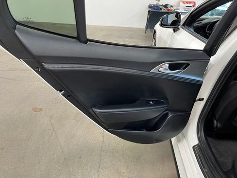 Used 2022 Kia Stinger GT1 RWD image 19