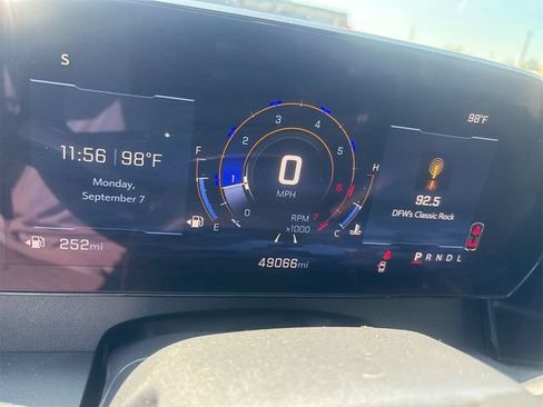 Used 2025 Chevrolet Traverse LT FWD image 12