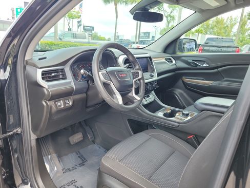 Used 2023 GMC Acadia SLE w/ Driver Convenience Package FWD image 9