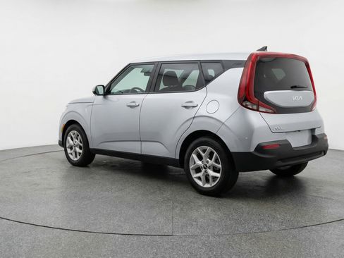 Used 2025 Kia Soul LX w/ LX Technology Package FWD image 5