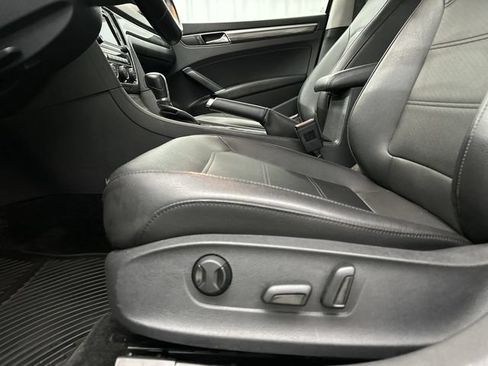 Used 2017 Volkswagen Passat 1.8T SE FWD image 17