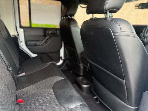 Used 2017 Jeep Wrangler Unlimited Sahara AWD/4WD image 33
