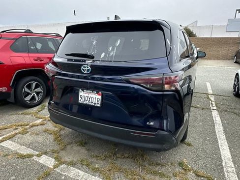 Used 2025 Toyota Sienna LE FWD image 7
