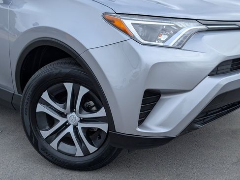 Used 2018 Toyota RAV4 LE image 10