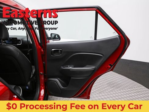 Used 2023 Hyundai Venue Limited FWD image 24