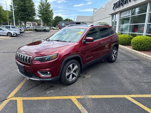 Used 2019 Jeep Cherokee Limited w/ Luxury Group AWD/4WD image 4