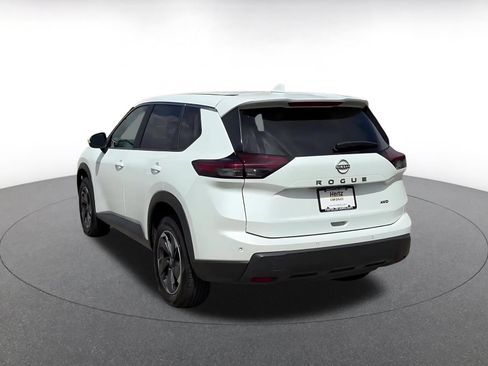 Used 2025 Nissan Rogue SV AWD/4WD image 9
