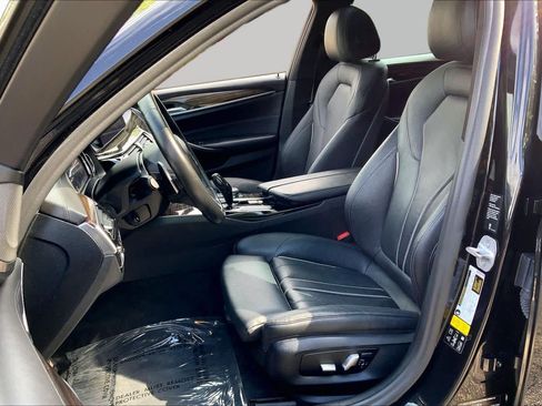 Used 2018 BMW 530i xDrive w/ M Sport Package AWD/4WD image 9