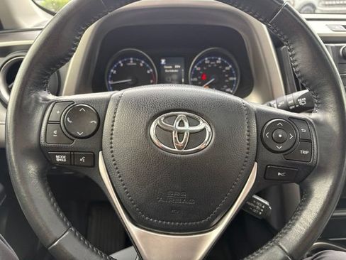 Used 2018 Toyota RAV4 XLE AWD/4WD image 19