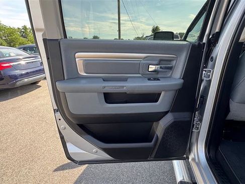 Used 2018 RAM 1500 Big Horn AWD/4WD image 40