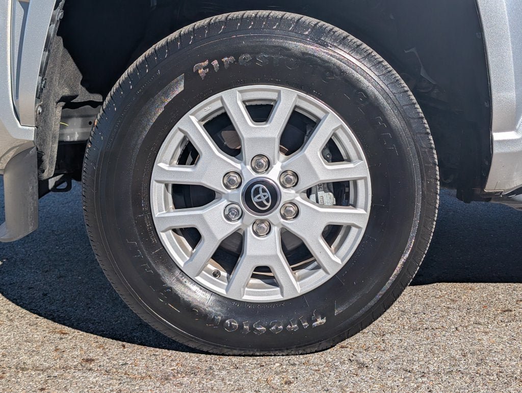 Certified 2025 Toyota Tacoma SR5 AWD/4WD image 35