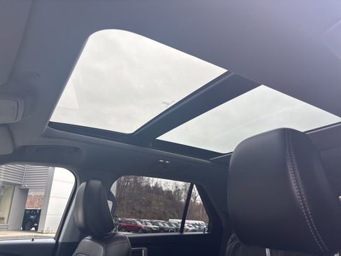 Used 2022 Ford Explorer XLT w/ Equipment Group 202A image 29