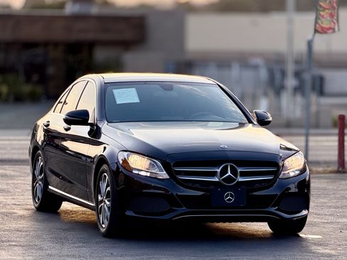 Used 2018 Mercedes-Benz C 300 Sedan image 2