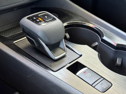 Used 2025 Nissan Rogue SV FWD image 18