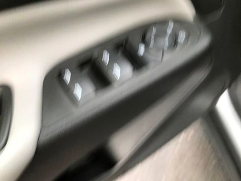 Used 2023 Chevrolet Equinox LS w/ LS Convenience Package image 15