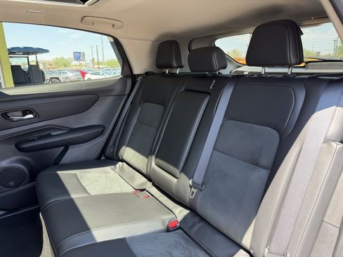 Used 2025 Nissan Ariya FWD image 36