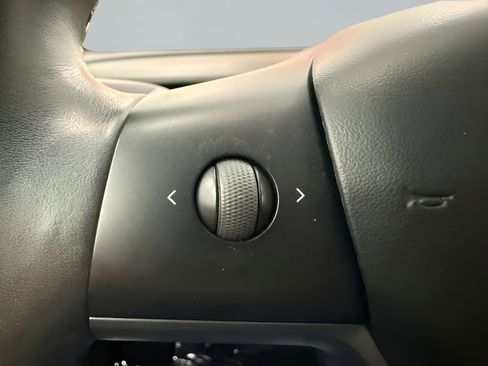 Used 2018 Tesla Model 3 Long Range RWD image 17