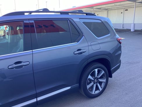 Used 2025 Honda Pilot Elite image 6