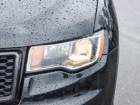 Used 2019 Jeep Grand Cherokee Laredo w/ Laredo X Package image 7