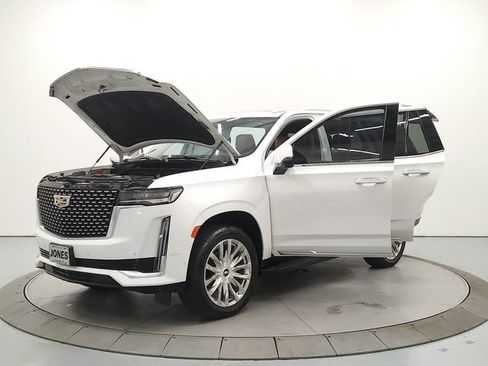 Used 2023 Cadillac Escalade Premium Luxury AWD/4WD image 11